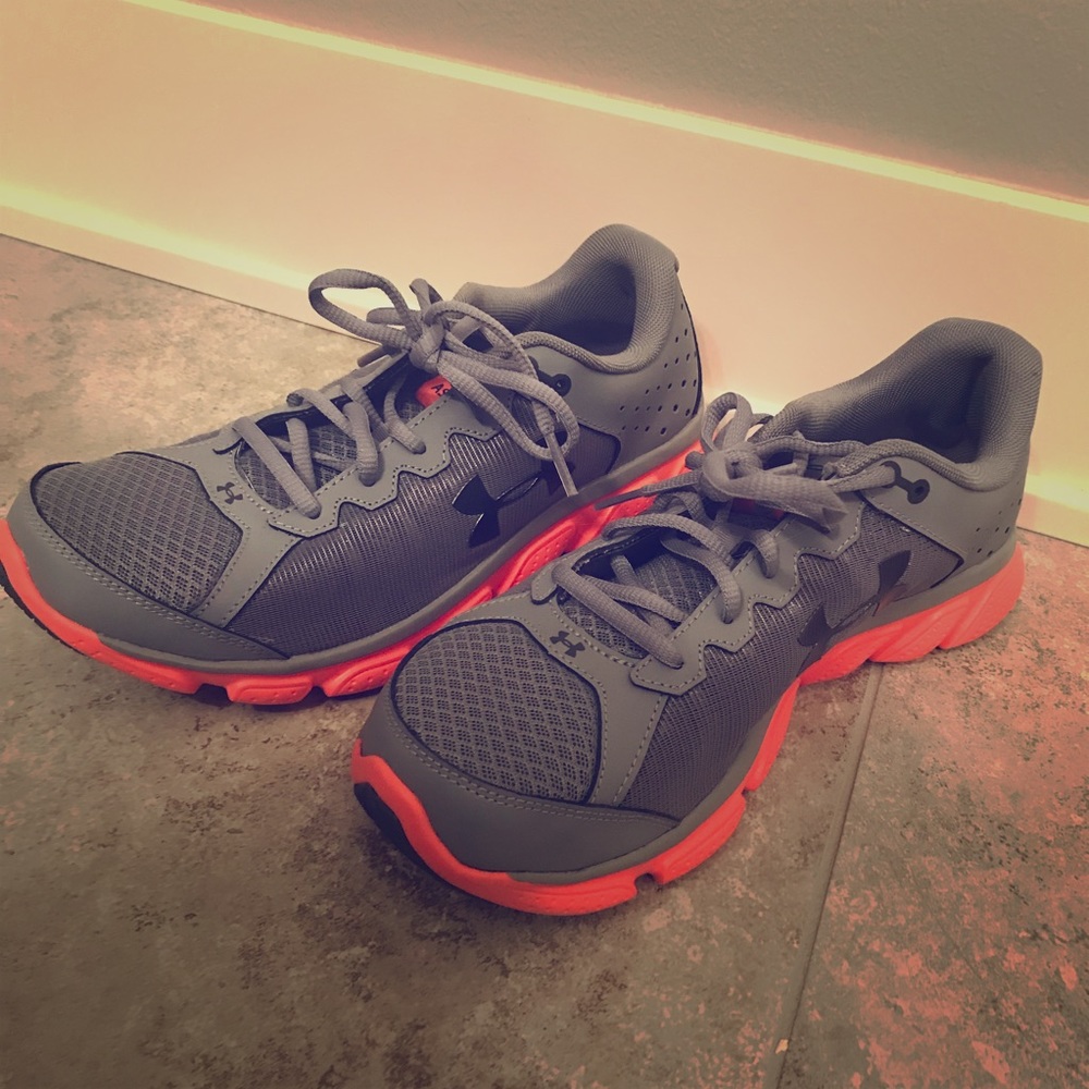 Women’s Under Armour Asset 6 running shoes, 10